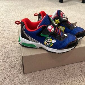 COPY - Youth boy size 1 Mario light up sneakers